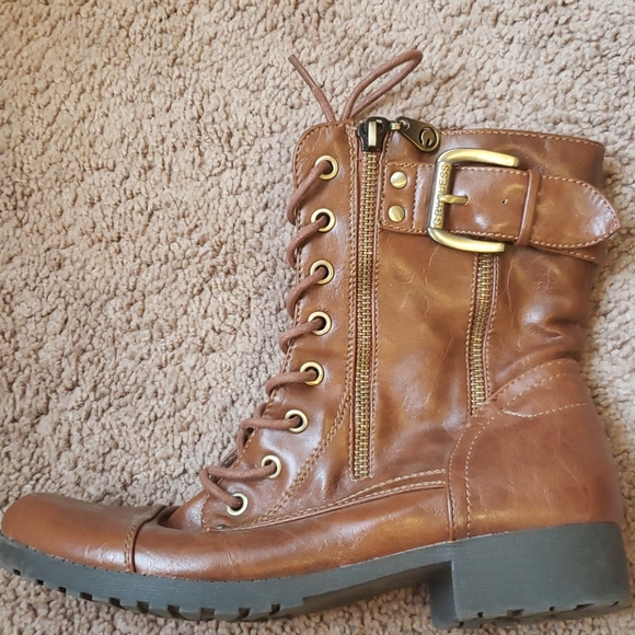 boots - Picture 2 of 5